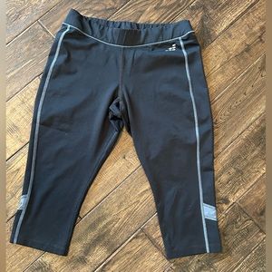 Ladies leggings Bcg knee length black and grey threading sz m
